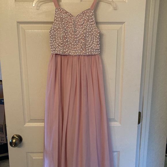 Macy’s Girl’s Dress Size 7 Blush with elegant beading in front. - Picture 1 of 3